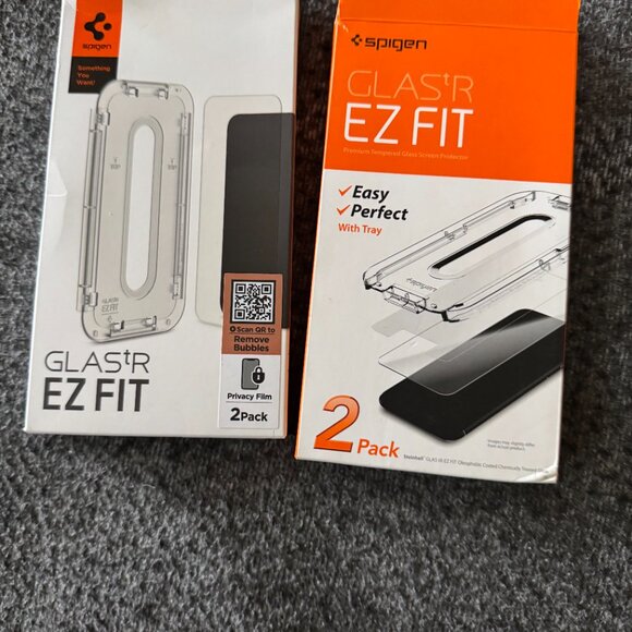 4 total IPHONE 11 Pro Max Screen Protectors Spigen & Spigen Privacy & Aliun - Picture 7 of 8